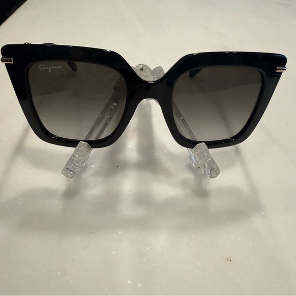 Salvatore Ferragamo SF1041S-001 Sunglasses 51mm 100% Authentic
